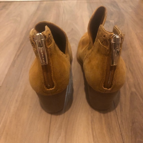 Vince Camuto suede ankle zip 5.5 Norva V Bootie Pumpkin Spice Brown Tan - Picture 5 of 9